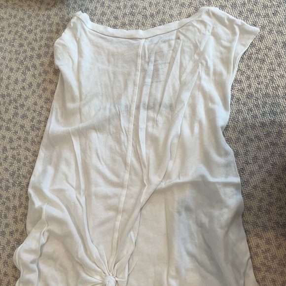 White graphic, muscle tee super soft, Size M - Picture 2 of 2